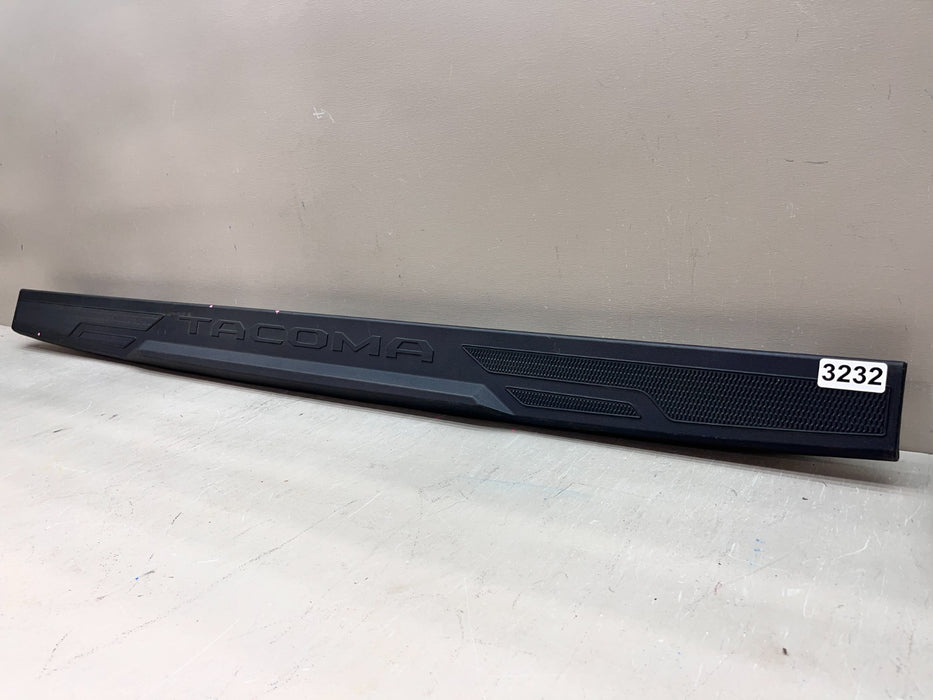 2024-2026 TOYOTA TACOMA TAILGATE PROTECTOR OEM 65717-AK010