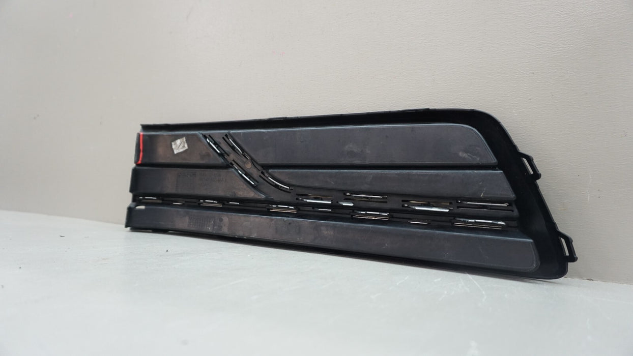 2012-2015 VOLKSWAGEN PASSAT FRONT RIGHT SIDE FOG LIGHT COVER 561853666J OEM