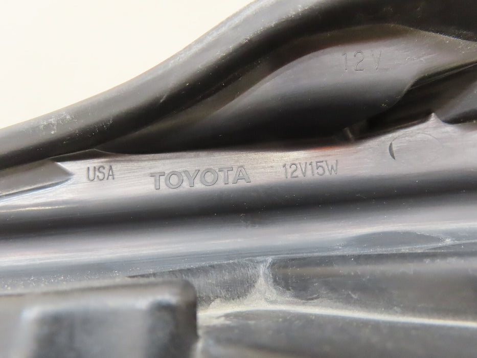 2017-2019 TOYOTA COROLLA FRONT RIGHT PASSENGER SIDE HEADLIGHT OEM