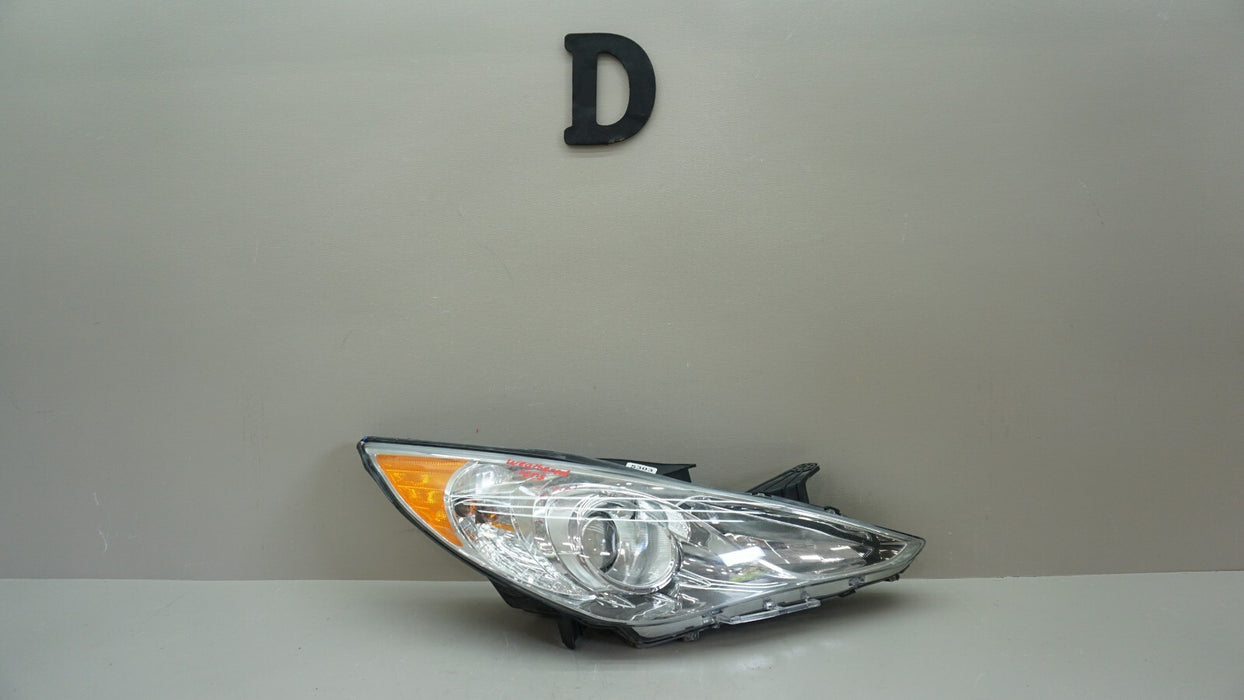 2011-2014 HYUNDAI SONATA RIGHT PASSENGER SIDE HEADLIGHT HALOGEN OEM 92102-3Q
