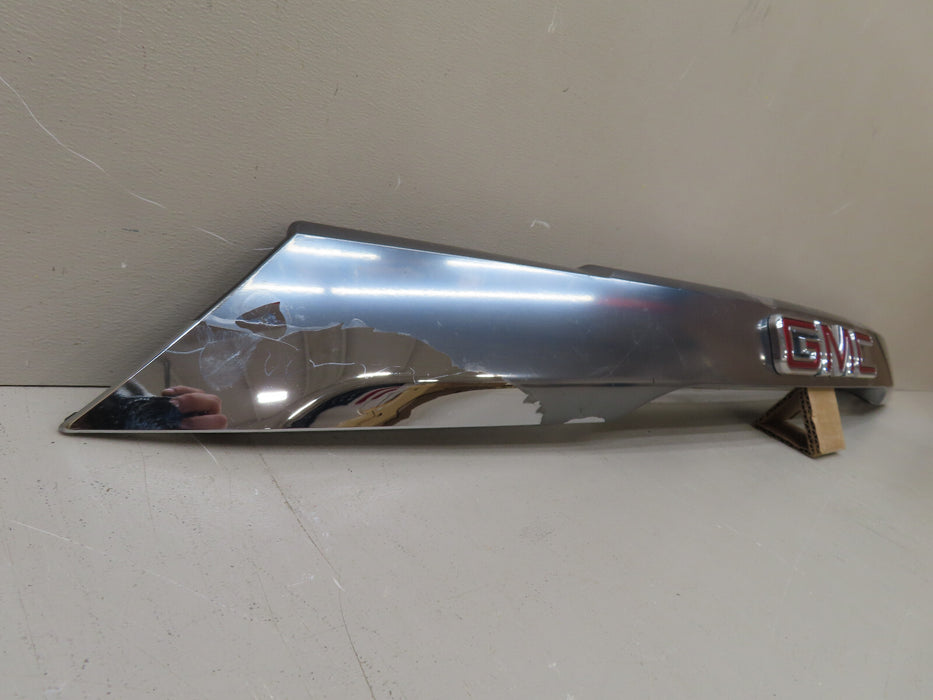 2017 2018 2019 GMC ACADIA REAR TRUNK LIFTGATE MOLDING OEM 84753487