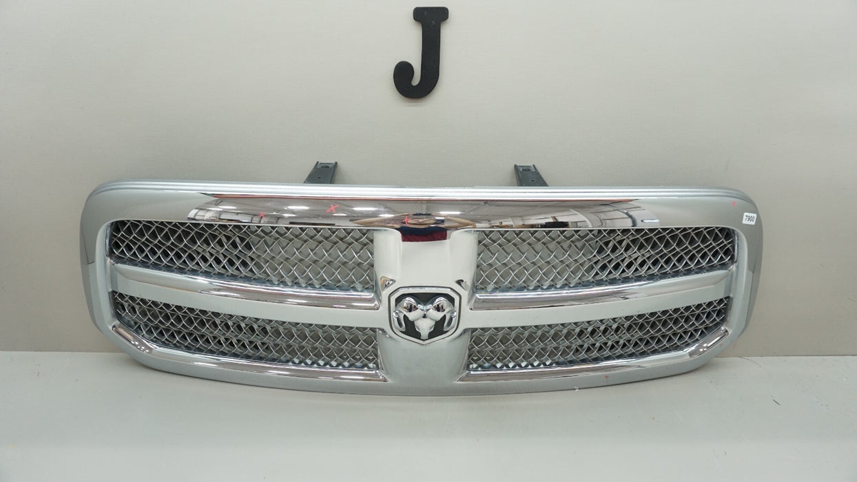 2013-2018 DODGE RAM 1500 FRONT UPPER RADIATOR GRILLE OEM 13DSAC0010