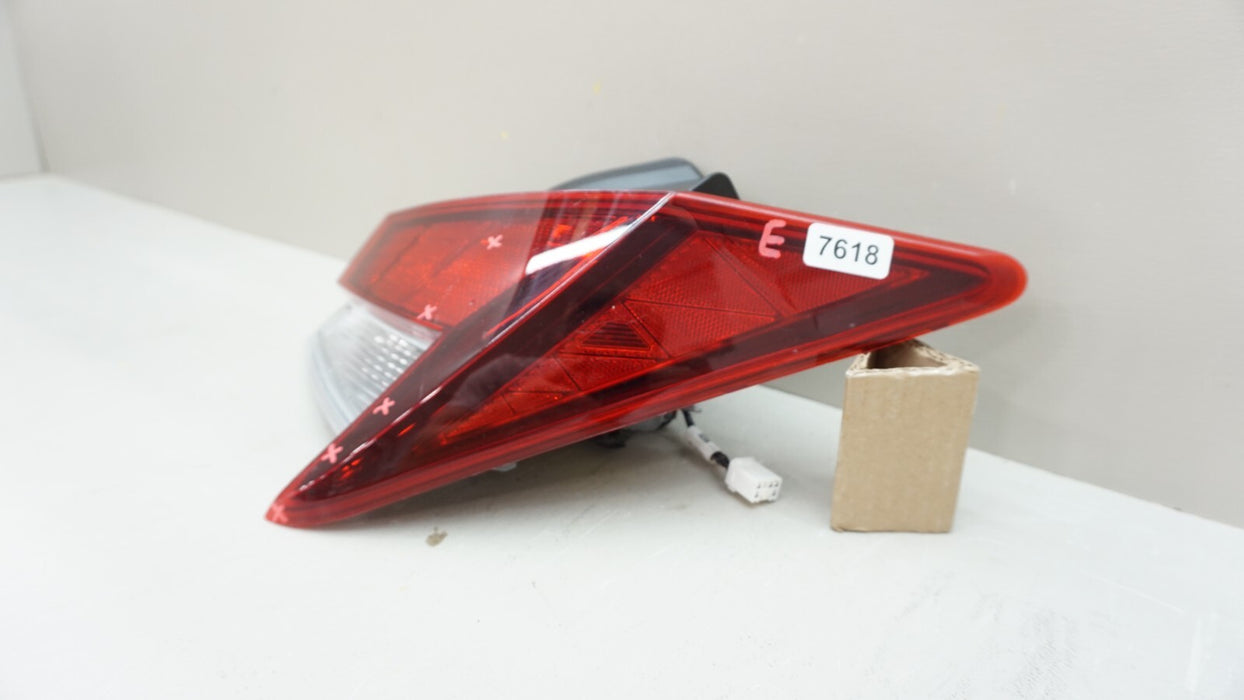 2021-2023 HYUNDAI ELANTRA REAR RH RIGHT PASSENGER SIDE OUTER TAIL LIGHT OEM