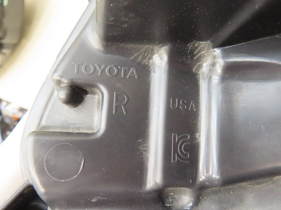 2021-2024 TOYOTA SIENNA FRONT RIGHT PASSENGER HEADLIGHT LED OEM 9300