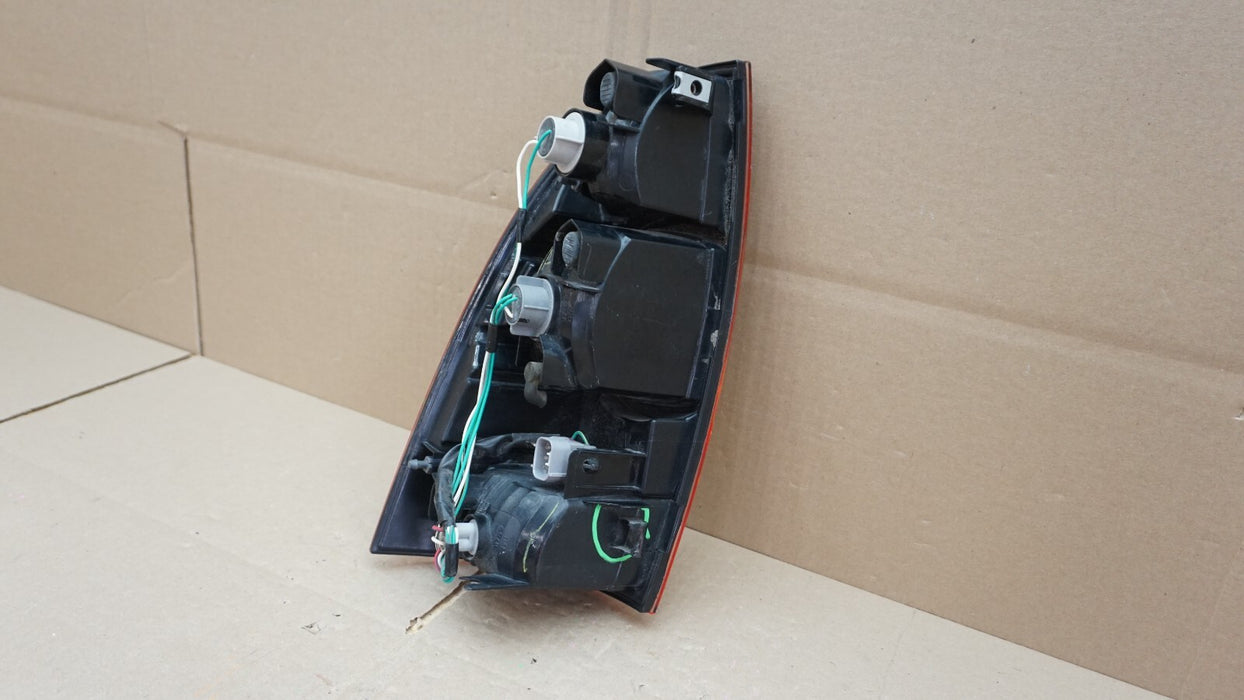 2005-2015 TOYOTA TACOMA REAR RIGHT PASSENGERS SIDE TAIL LIGHT OEM