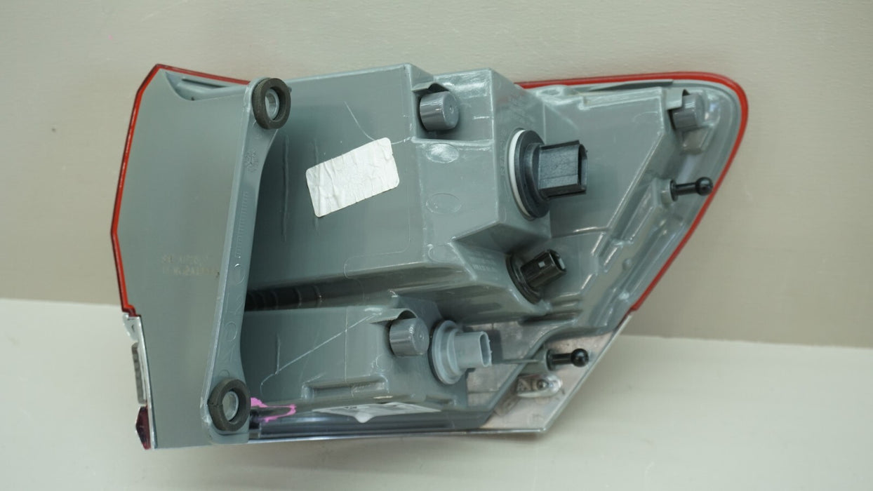 2014-2018 JEEP GRAND CHEROKEE REAR LEFT DRIVER OUTER TAIL LIGHT OEM 68110017AG
