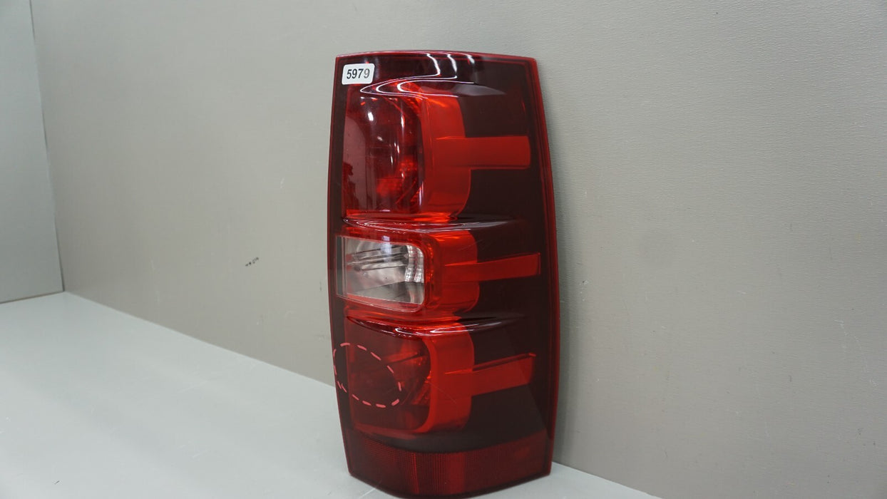 2007-2014 CHEVROLET TAHOE REAR RH RIGHT PASSENGER SIDE TAIL LIGHT OEM