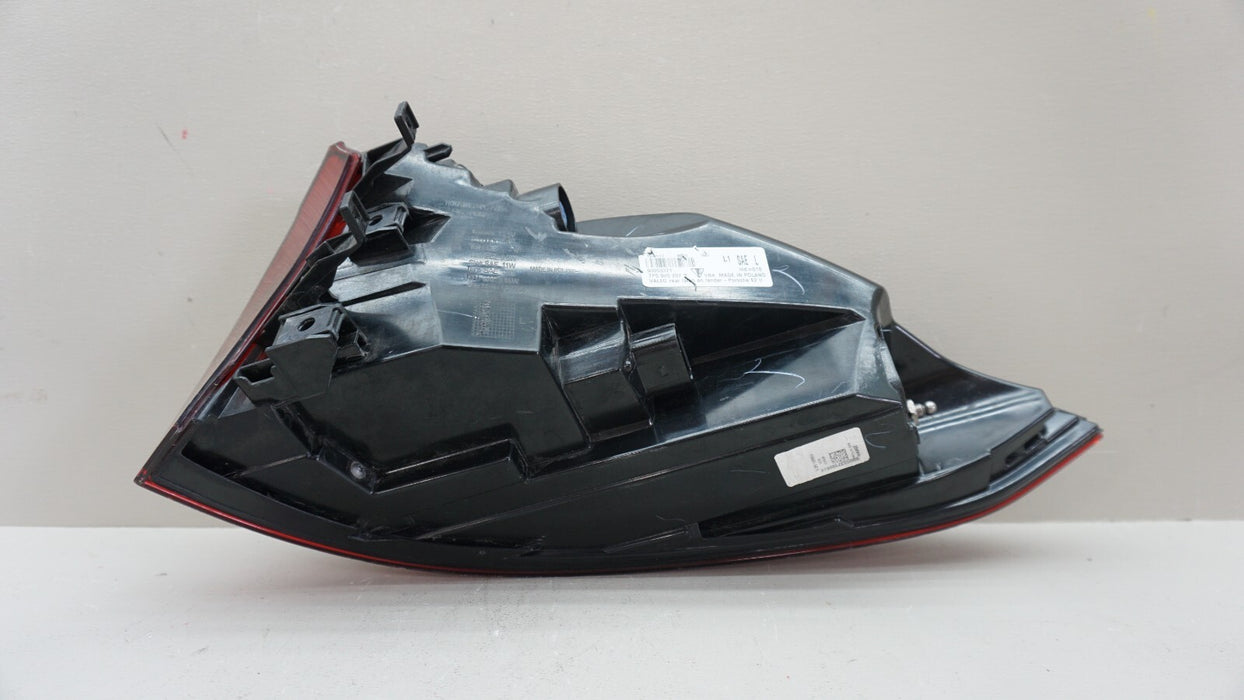 2015-2017 PORSCHE CAYENNE REAR LEFT DRIVER SIDE OUTER TAIL LIGHT OEM 7P5945207R