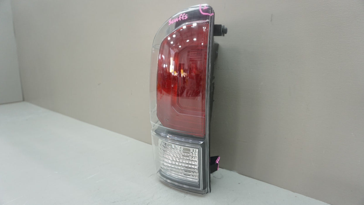 2016-2022 TOYOTA TACOMA REAR LEFT DRIVERS SIDE TAIL LIGHT OEM 17 18 19 20 212