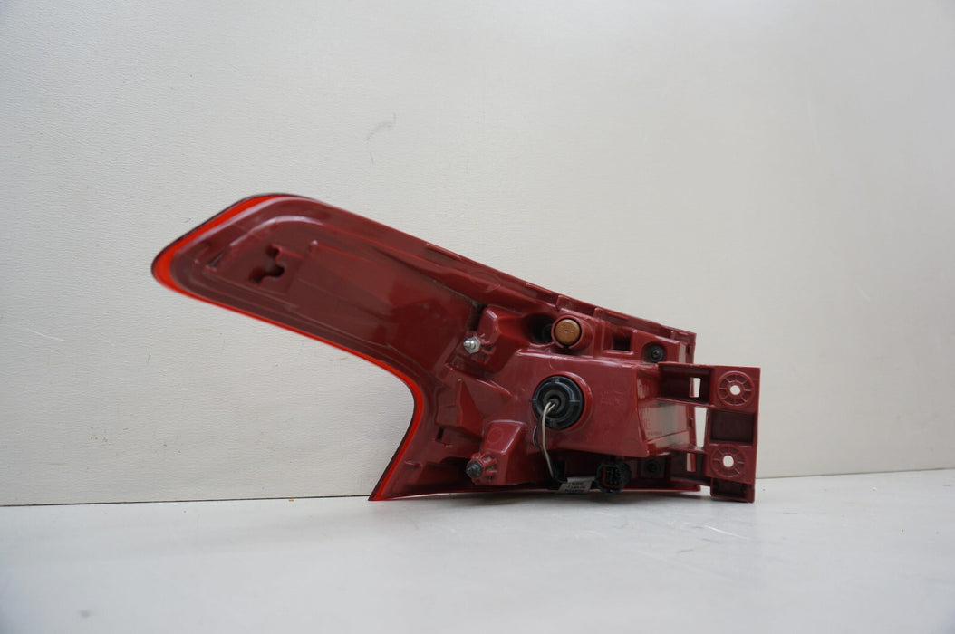 2019-2020 HYUNDAI SANTA FE REAR RIGHT PASSENGER SIDE TAIL LIGHT OEM