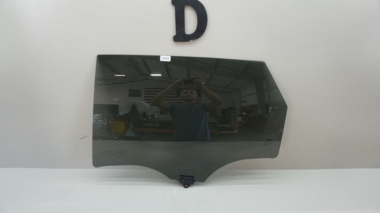 2021-2023 KIA SELTOS REAR LH LEFT DRIVER SIDE DOOR GLASS WINDOW OEM 43R016943