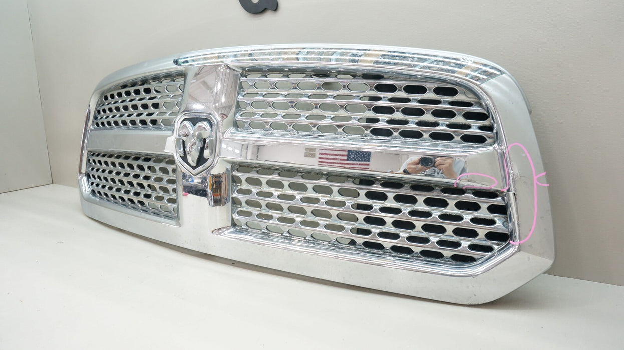 2013-2018 DODGE RAM 1500 FRONT RADIATOR GRILLE OEM 13DSAC0020