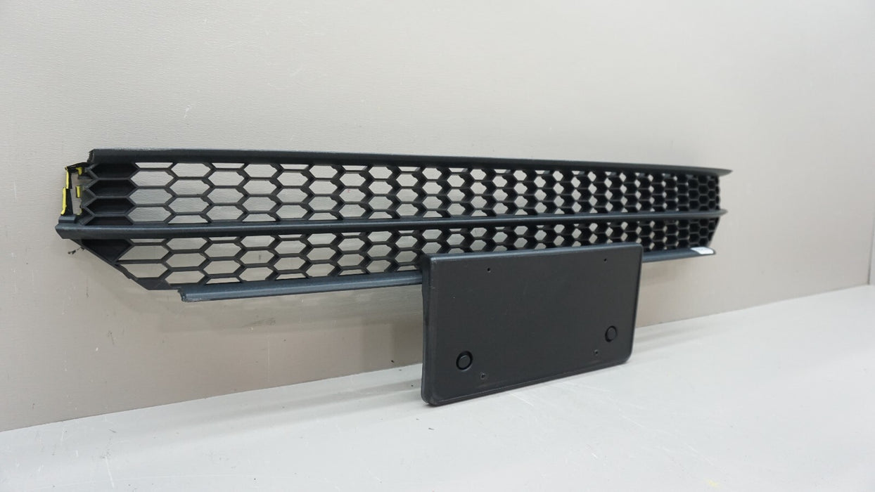 2012-2015 VOLKSWAGEN PASSAT FRONT LOWER GRILLE W/ PLATE HOLDER 561 853 677 OEM