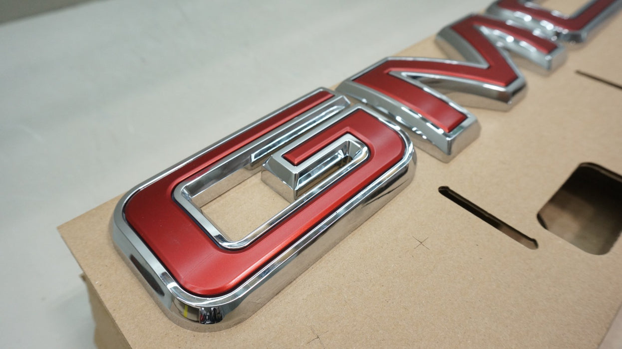 2025-2026 GMC YUKON / YUKON XL FRONT GRILLE EMBLEM BADGE OEM 85873630