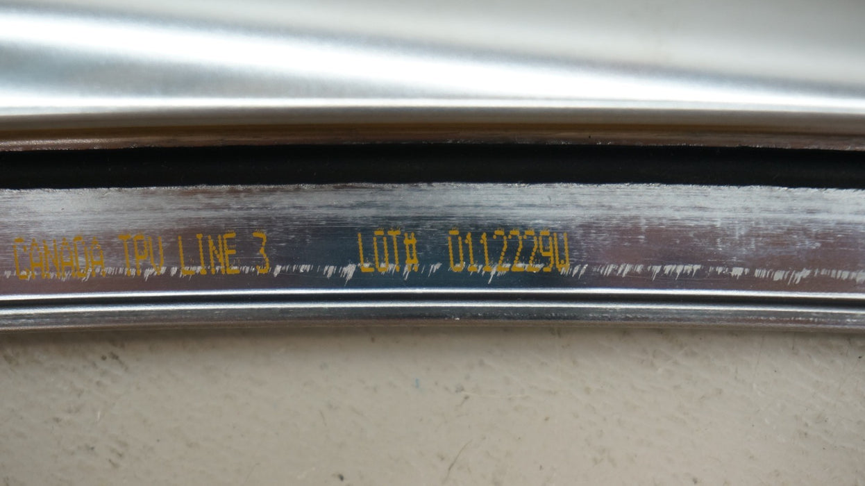 2010-2016 CADILLAC SRX FRONT DRIVER DOOR WINDOW UPPER REVEAL MOLDING 20943557