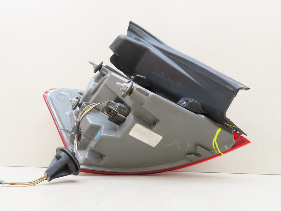 2013-2019 FORD TAURUS REAR RIGHT PASSENGER TAIL LIGHT OEM DG13-13B504-A