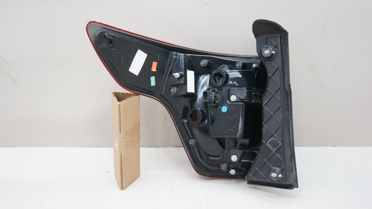 2016-2019 FORD EXPLORER REAR RIGHT PASSENGER SIDE TAIL LIGHT OEM