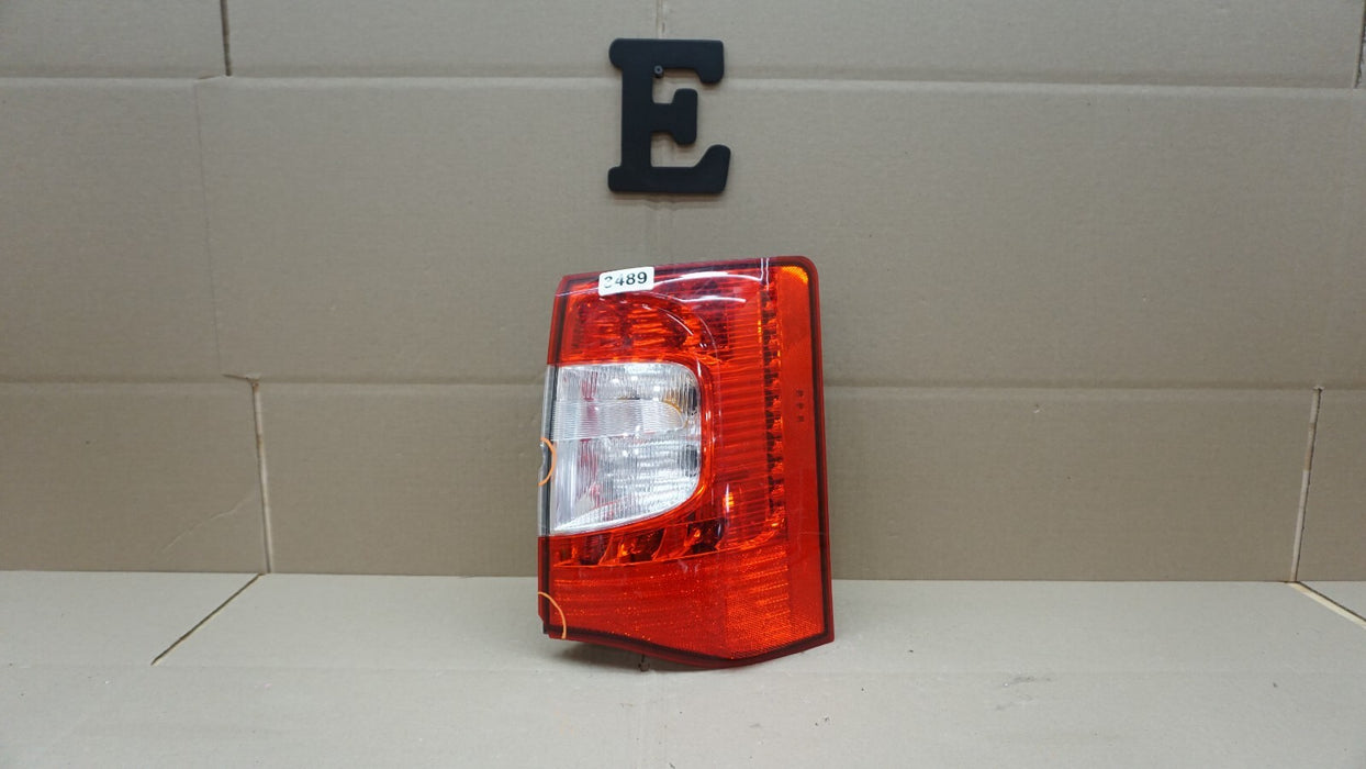 2011-2016 CHRYSLER TOWN & COUNTRY REAR RIGHT PASSENGER SIDE TAIL LIGHT OEM