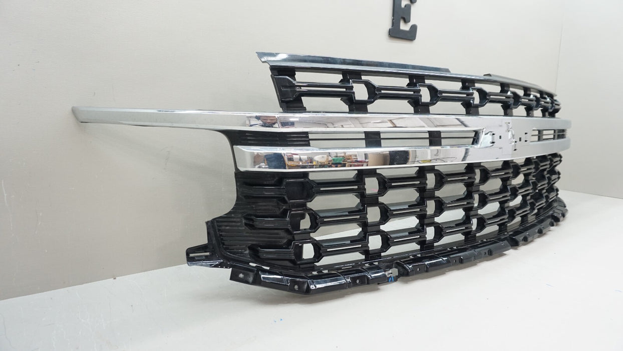 2021-2022 CHEVROLET TAHOE SUBURBAN FRONT RADIATOR GRILLE OEM 84634393