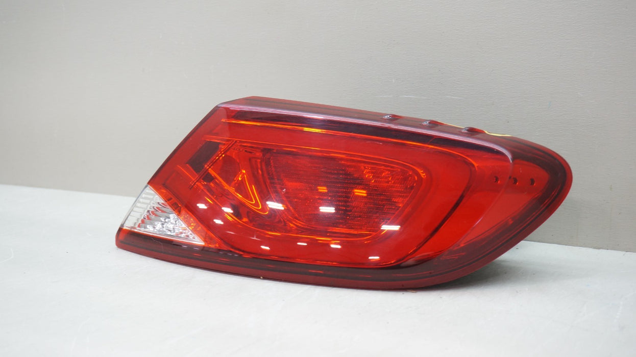 2015-2017 CHRYSLER 200 REAR RIGHT PASSENGER SIDE TAIL LIGHT OEM