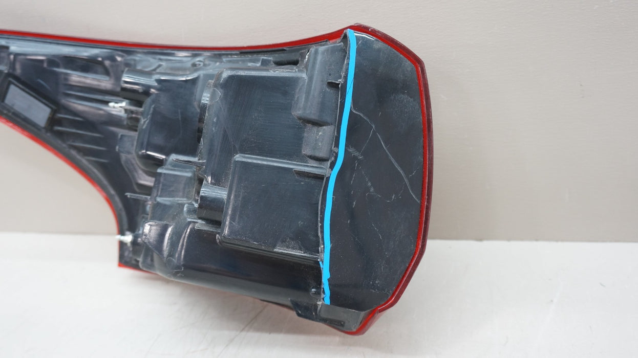 2016-2020 MITSUBISHI OUTLANDER REAR RIGHT PASSENGER SIDE OUTER TAIL LIGHT OEM