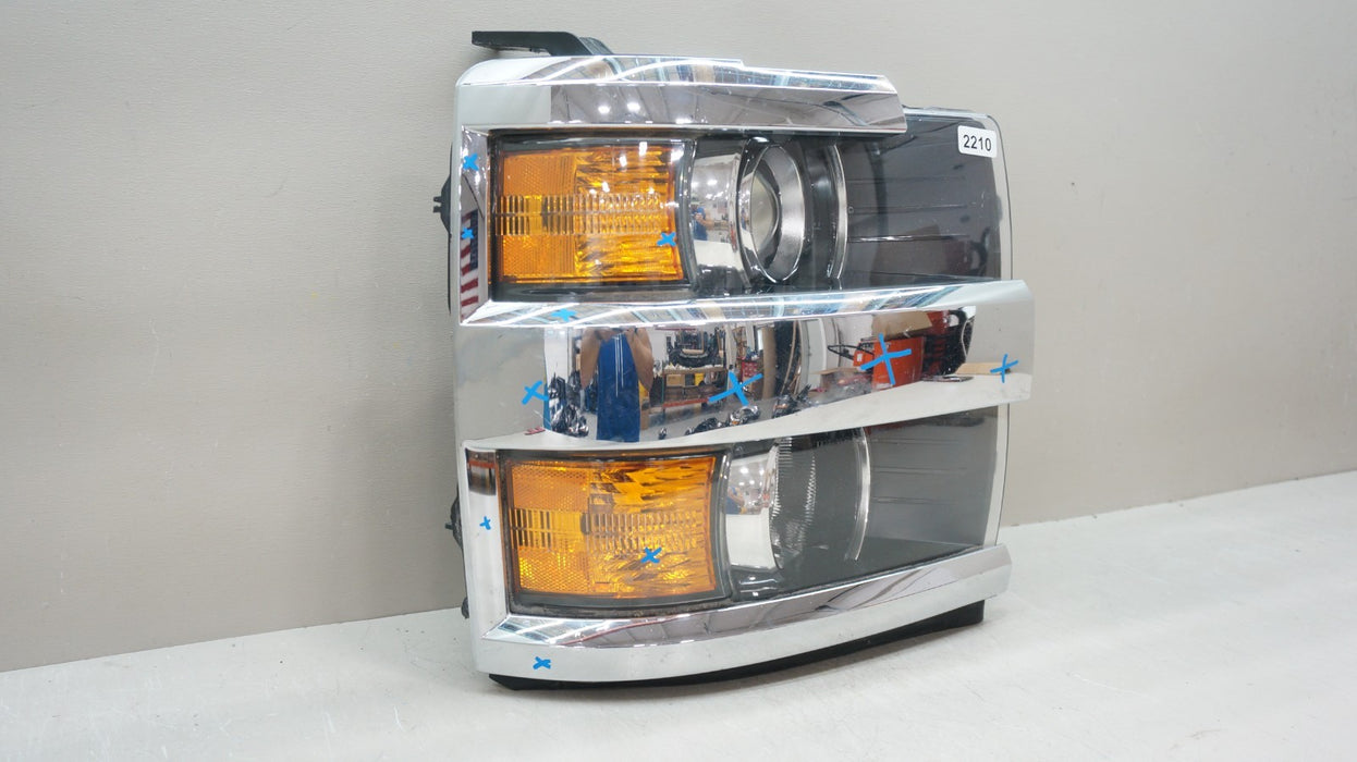 2015-2019 CHEVROLET SILVERADO 2500HD 3500HD RIGHT HALOGEN HEADLIGHT OEM 23389971