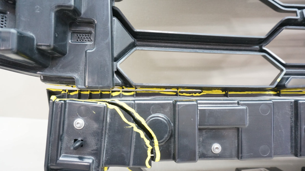 2025-2026 FORD EXPEDITION FRONT BUMPER GRILLE W/ CAMERA W/LIGHT BAR OEM