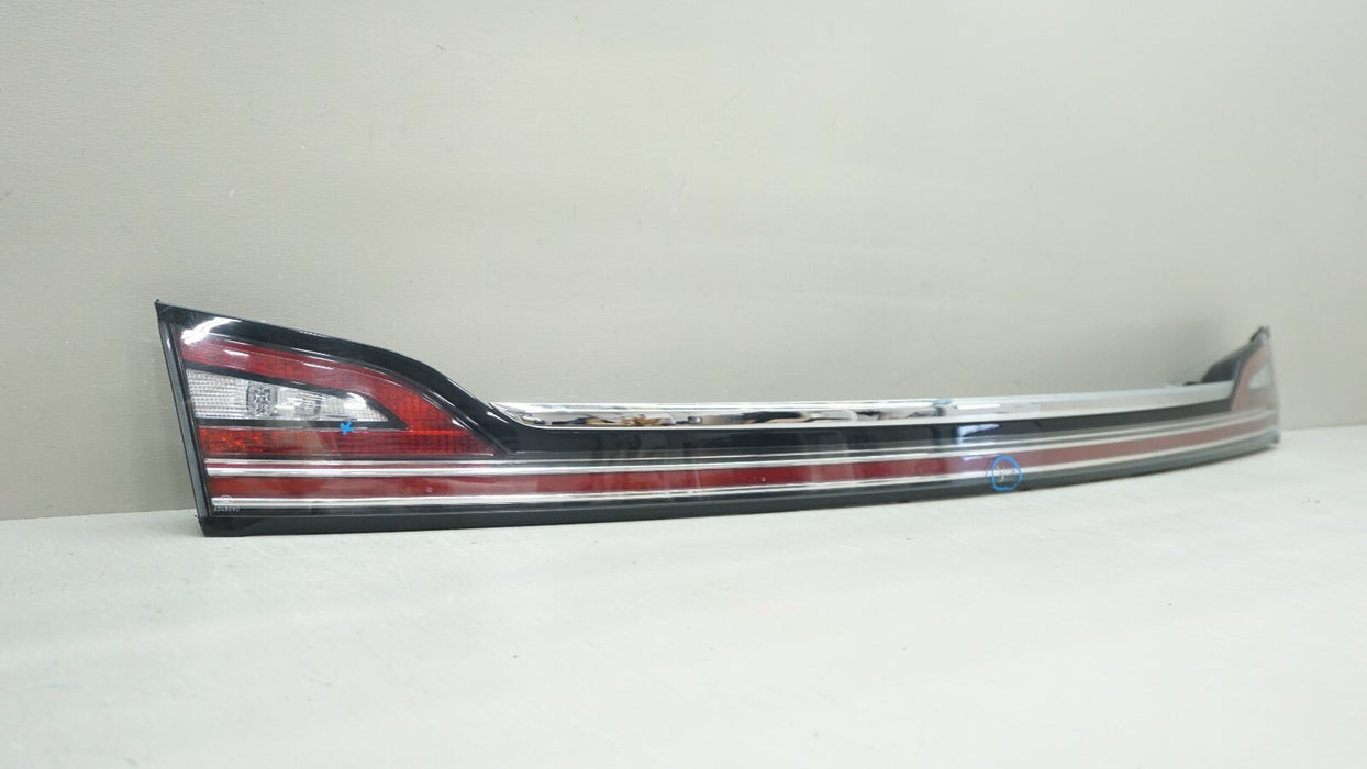 2019-2023 LINCOLN NAUTILIUS REAR CENTER TAIL LIGHT LAMP OEM KA1B13A565A