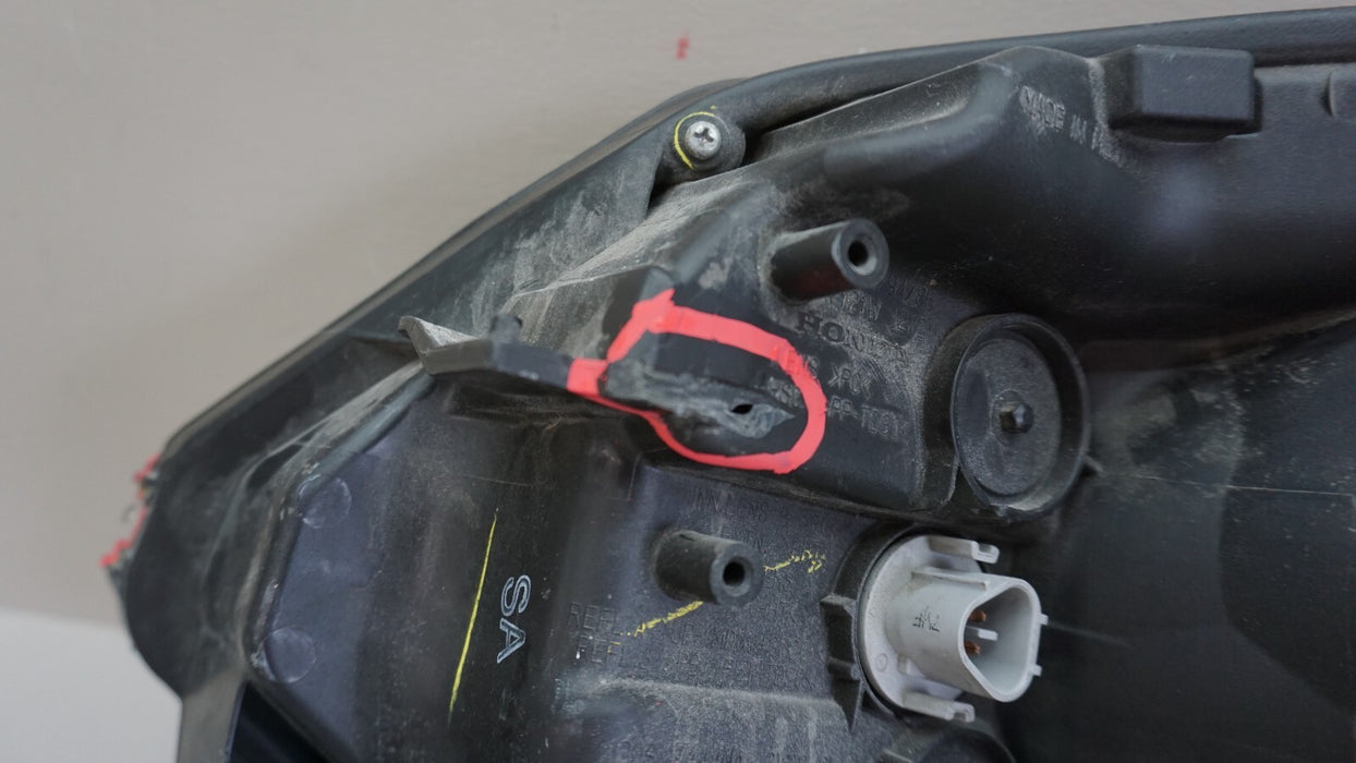 2016-2018 HONDA HR-V FRONT RIGHT PASSENGER HEADLIGHT LAMP HALOGEN OEM 100-18091