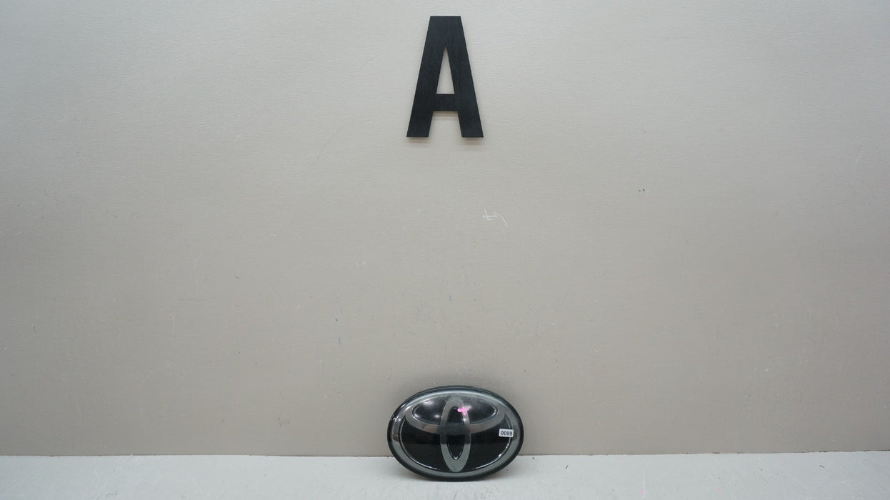 2016-2021 TOYOTA TACOMA TUNDRA LAND CRUISER FRONT GRILLE EMBLEM 53141-71010 OEM