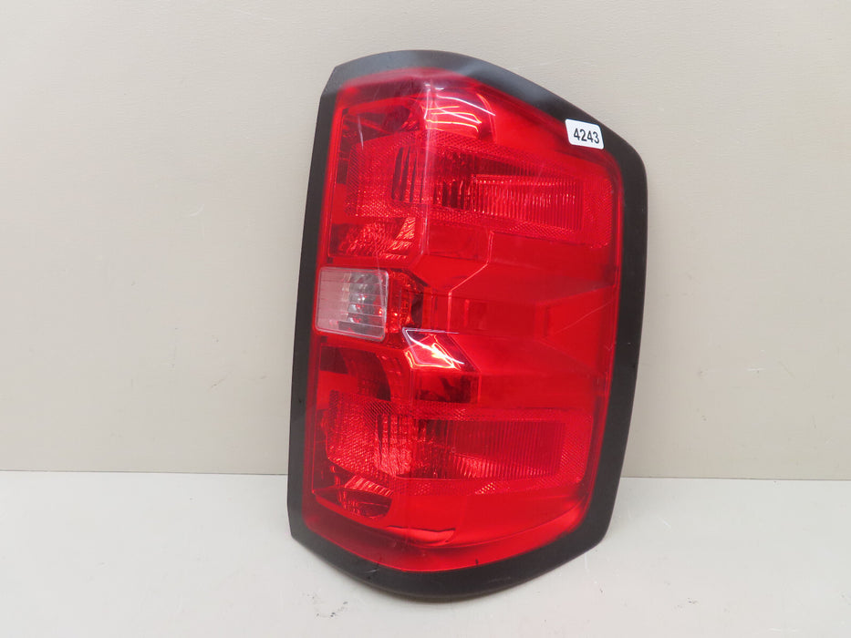 2014 2015 CHEVROLET SILVERADO 1500 REAR RIGHT PASSENGER SIDE TAIL LIGHT OEM