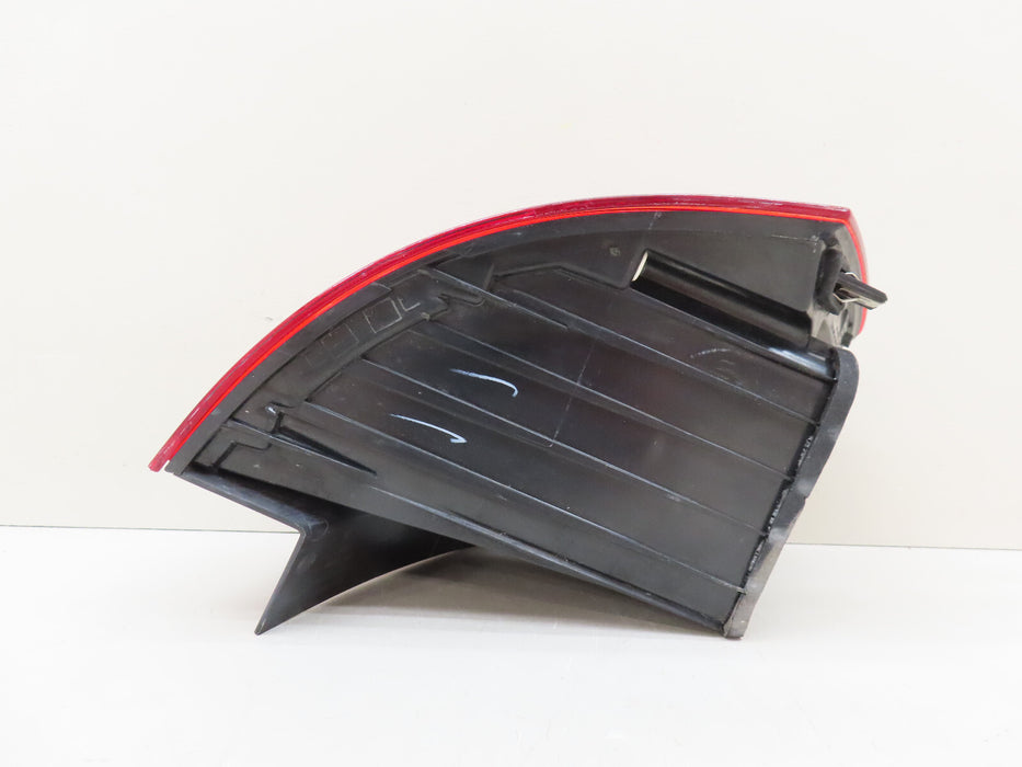 2015-2018 VOLKSWAGEN JETTA REAR RIGHT PASSENGER SIDE OUTER TAIL LIGHT LAMP OEM