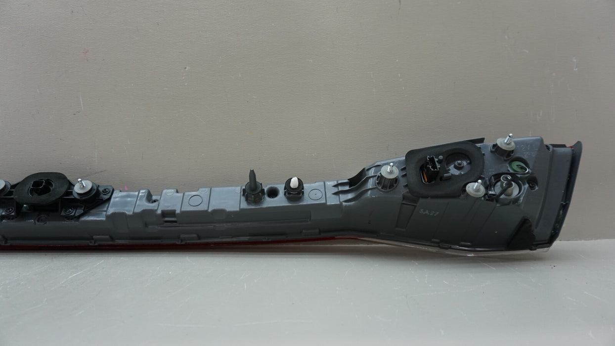 2021-2023 HYUNDAI ELANTRA REAR CENTER TRUNK TAIL LIGHT OEM 92409-AB000