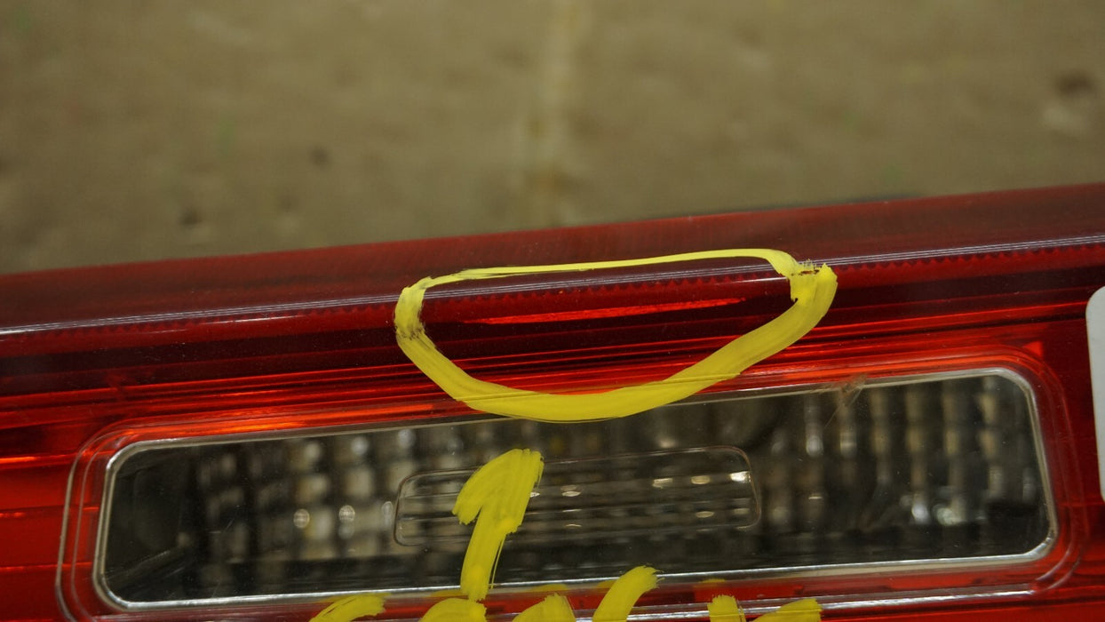 2013-2016 HYUNDAI SANTA FE RIGHT PASSENGER SIDE INNER TAIL LIGHT OEM 92405-4Z0