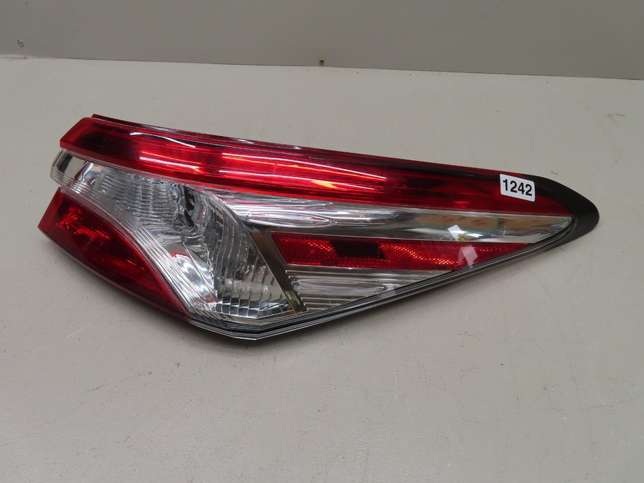 2018-2020 TOYOTA CAMRY REAR RIGHT PASSENGER SIDE TAILLIGHT LAMP ASSEMBLY OEM