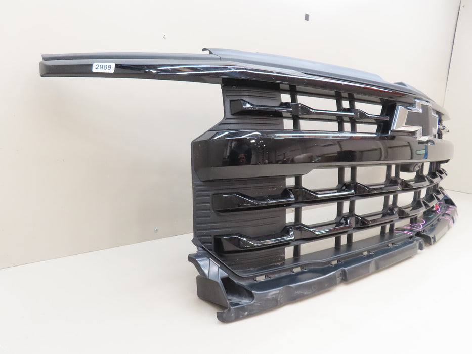 2022 2023 CHEVROLET SILVERADO 1500 FRONT RADIATOR GRILL GRILLE W/CAMERA OEM
