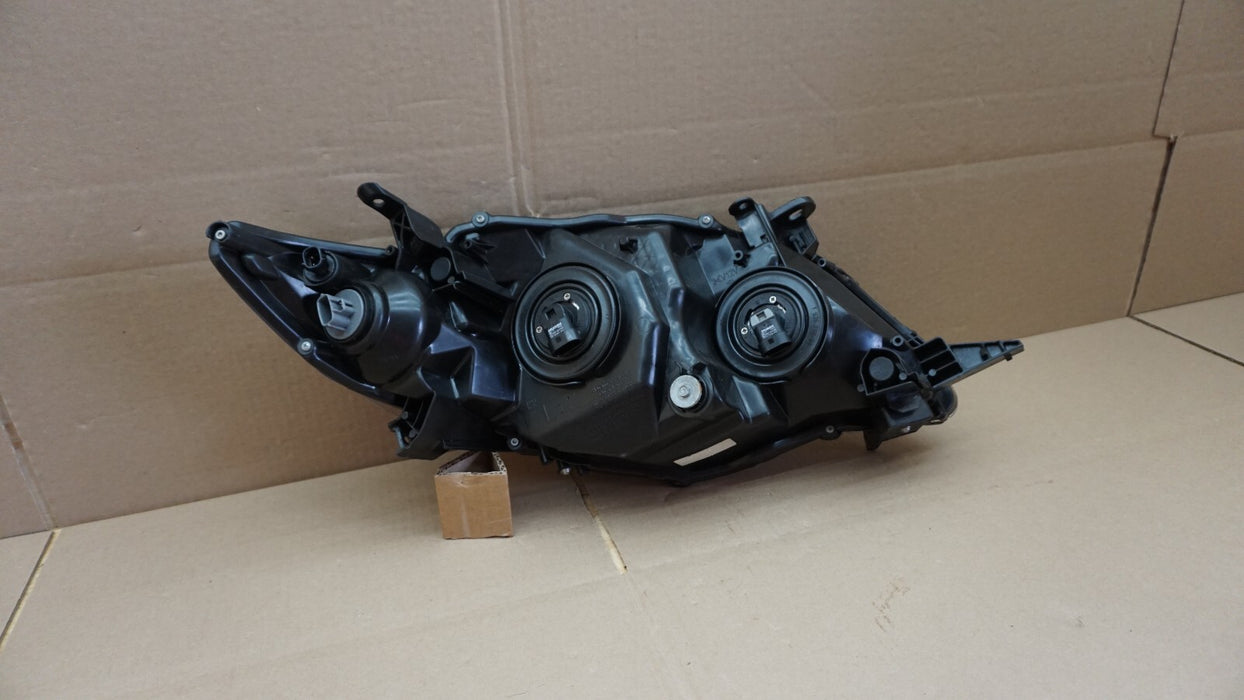 2009-2010 TOYOTA COROLLA FRONT LEFT DRIVER SIDE HEADLIGHT HALOGEN LAMP LIGHT OEM