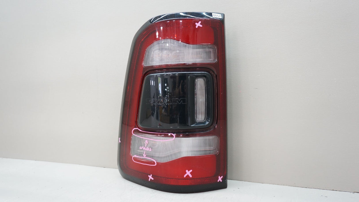 2019-2024 DODGE RAM 1500 REAR LEFT SIDE TAIL LIGHT OEM 55112993AD *CRACKED*