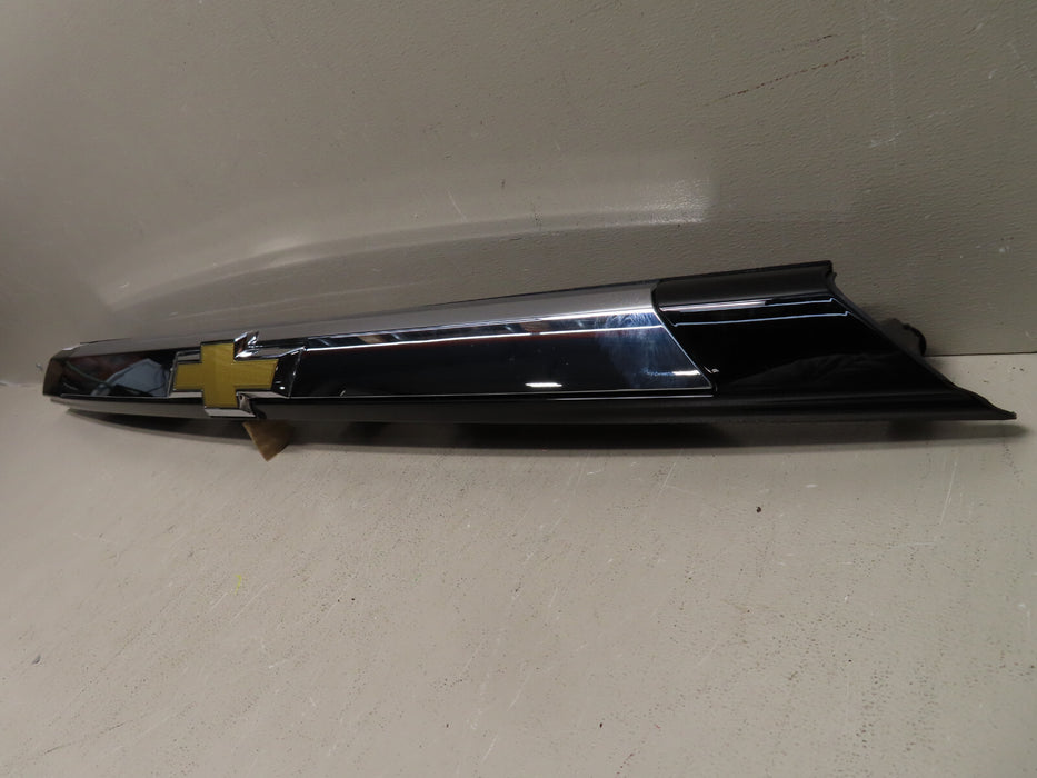 2018-2021 CHEVROLET TRAVERSE REAR TRUNK TAILGATE TRIM NO CAMERA MOLDING OEM