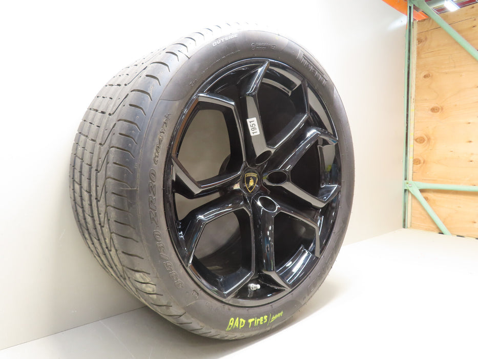 LAMBORGHINI AVENTADOR LP700 20" REAR GENUINE RIM 470601025A 12JX20H2 BAD TIRE!!
