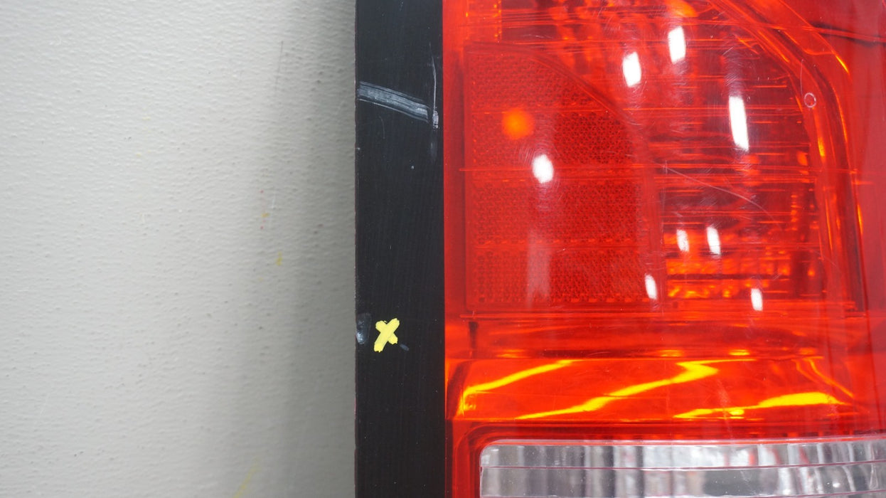 2014-2015 GMC SIERRA 1500 REAR RIGHT PASSENGER SIDE TAIL LIGHT OEM