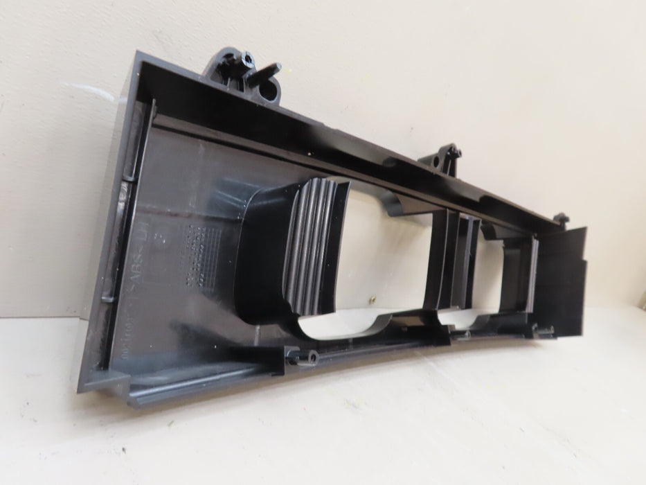 2020-2023 LAND ROVER DEFENDER REAR LEFT DRIVER QUARTER PANEL TRIM TAIL LIGHT OEM