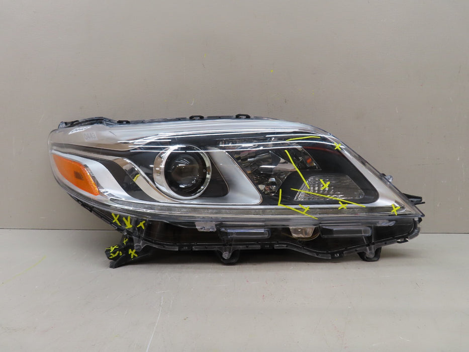 2015-2019 TOYOTA SIENNA SE FRONT RIGHT PASSENGER SIDE HEADLIGHT HALOGEN OEM