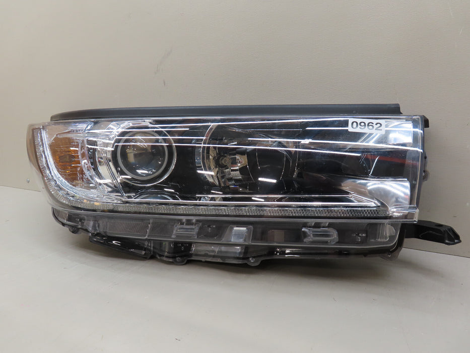 2017 2018 2019 TOYOTA HIGHLANDER FRONT RIGHT PASSENGER HEADLIGHT HALOGEN OEM