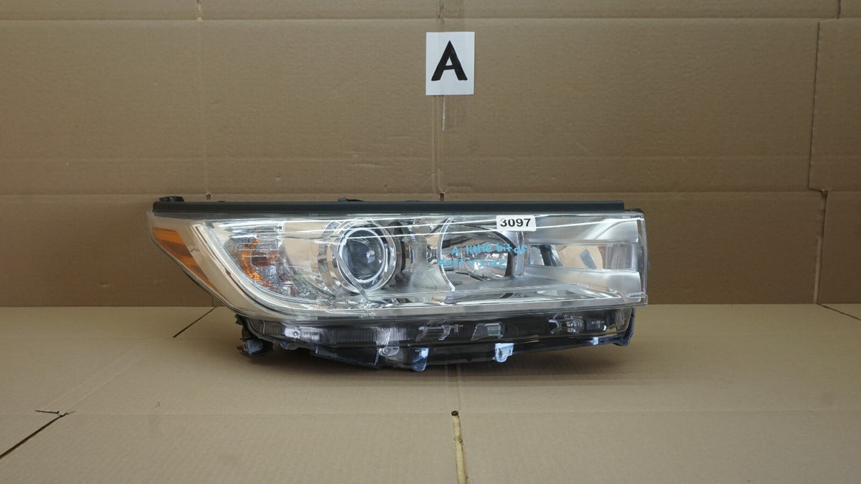 2017-2019 TOYOTA HIGHLANDER FRONT PASSENGER SIDE HALOGEN HEADLIGHT LAMP OEM