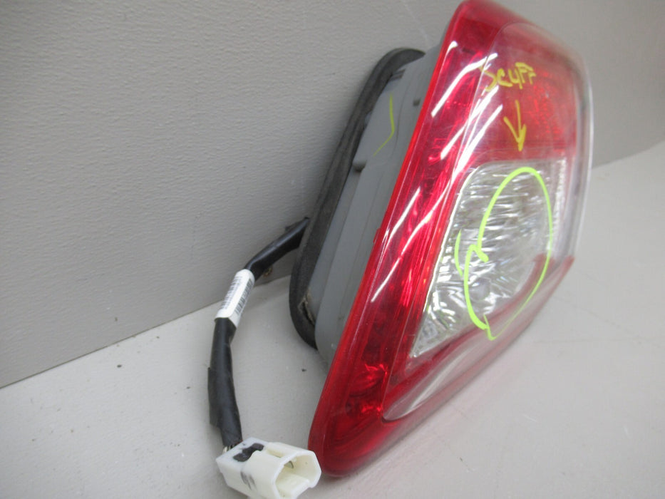 2010-2011 TOYOTA CAMRY REAR RIGHT PASSENGER SIDE INNER TAIL LIGHT LAMP OEM