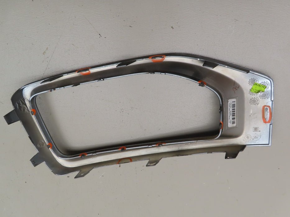 2015-2017 GMC YUKON FRONT LEFT DRIVER SIDE BUMPER SHELL PLASTIC LID COVER OEM