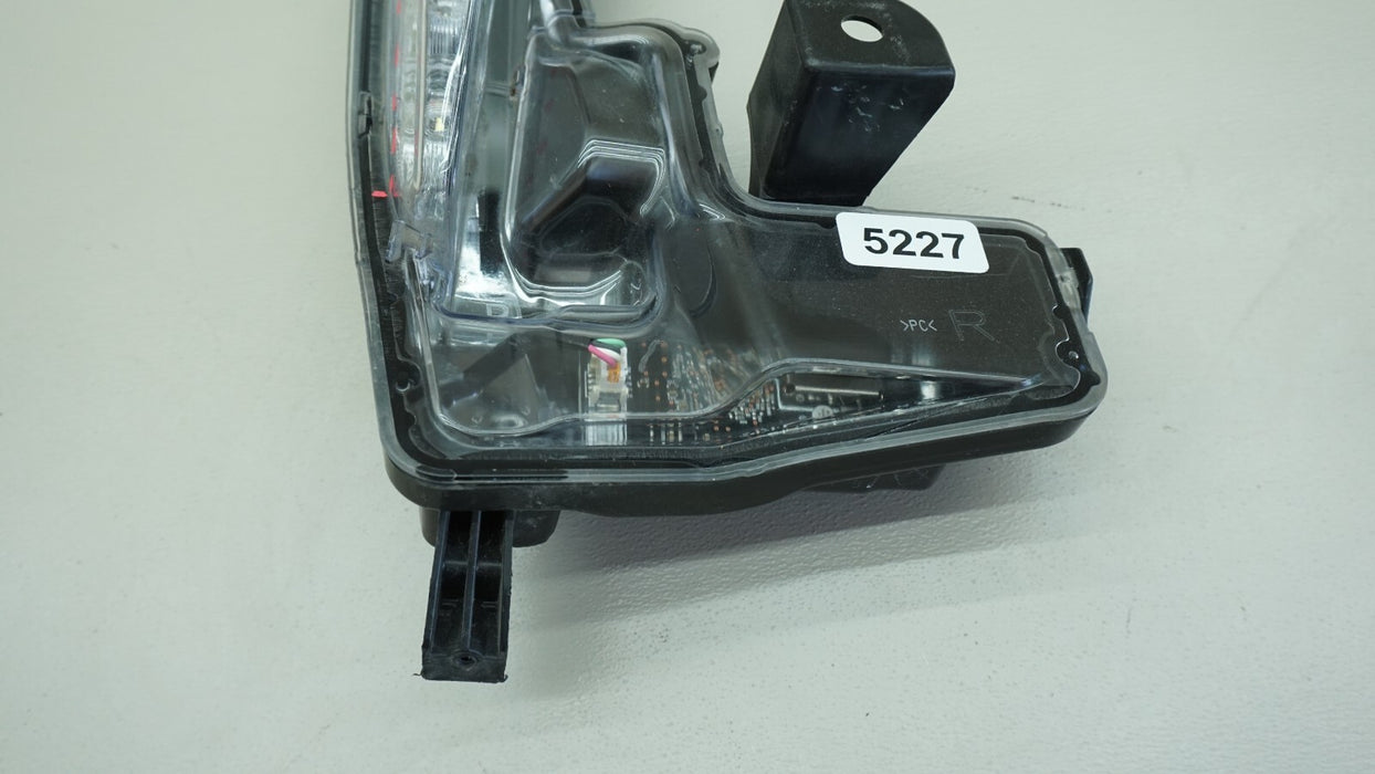 2017-2019 TOYOTA COROLLA FRONT RIGHT PASSENGERS SIDE LEF FOG LGHT OEM 17 18 19
