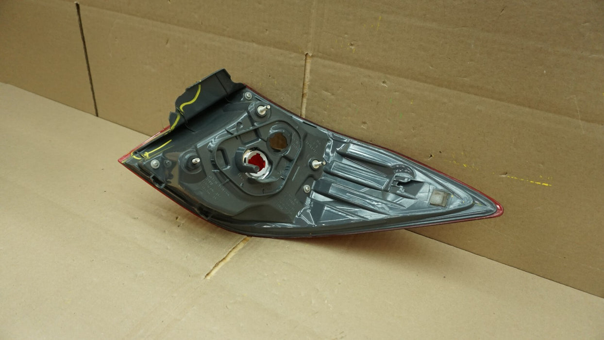 2014-2016 TOYOTA COROLLA REAR LEFT DRIVER SIDE TAIL LIGHT HALOGEN OEM 14 15 16