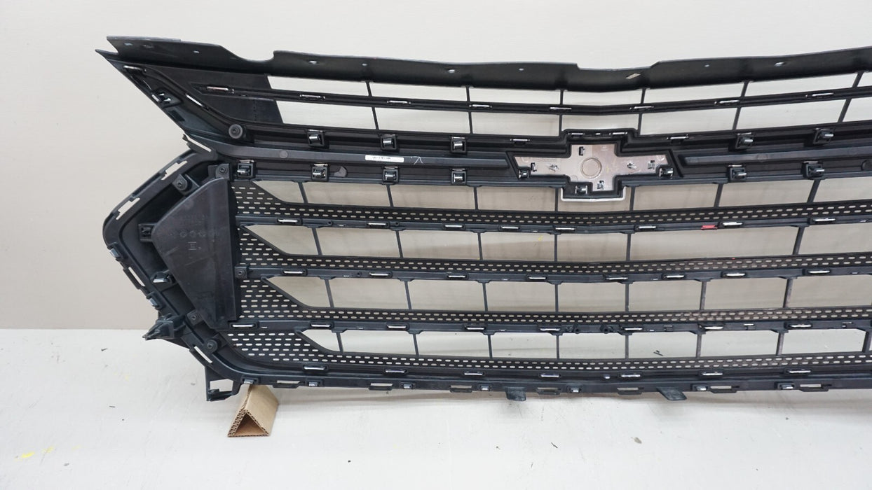 2018-2020 CHEVROLET TRAVERSE FRONT UPPER RADIATOR GRILLE GRILL OEM 23376131